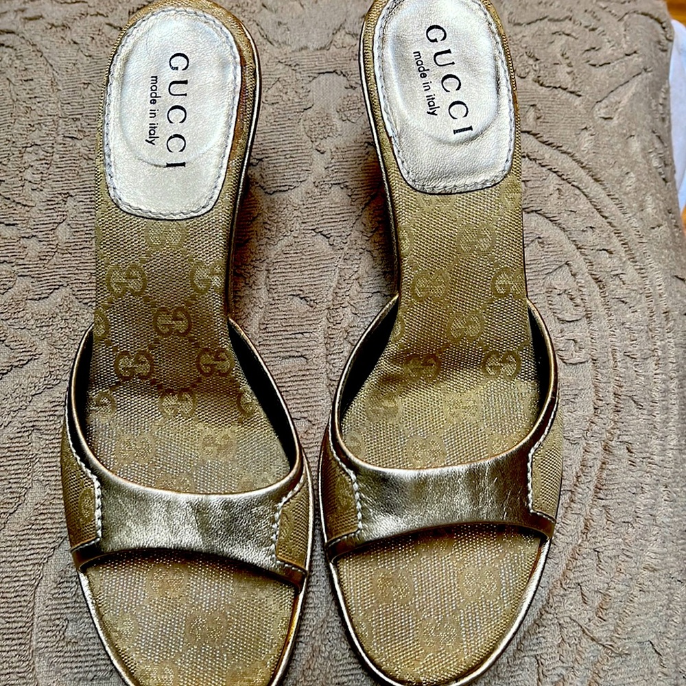 Gorgeous Gucci sandals  heels in gold size7